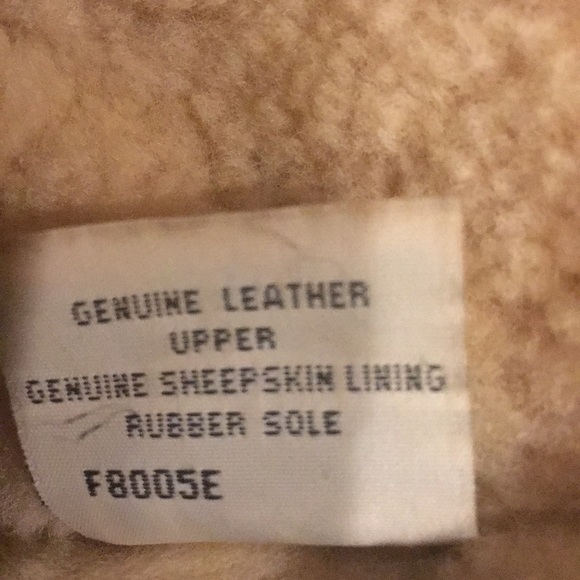 UGGS - Picture 4 of 4